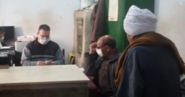 صور.. مكاتب البريد بالشرقية تسلم المعاشات عبر المدارس ومراكز شباب معقمة
