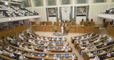 قانون الدين العام يثير الجدل فى مجلس الأمة الكويتى.. القانون يتيح للحكومة اقتراض 20 مليار دينار.. رئيس المجلس: القانون قديم ومعيب.. "الغانم" يدعو الحكومة لسحبه.. ويؤكد: البعض يحاول استغلال الأزمة
