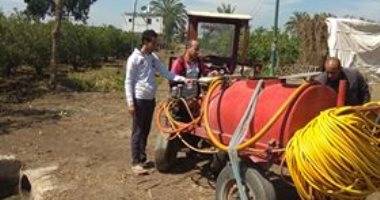 شباب قرية خمارة يتطوعون لتطهير القرية بالجهود الذاتية