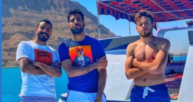 "في البحر سمكة".. المهدي سليمان يلجأ إلى الصيد للتغلب على ملل كورونا