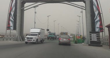 صور.. رياح مثيرة للأتربة على المعديات وطريق بورسعيد الإسماعيلية
