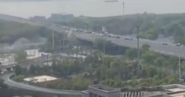 سكان ووهان يحيون أرواح ضحايا كورونا بـ"كلاكسات" السيارات لـ3 دقائق.. فيديو