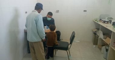 الكشف على 78 حالة فى قافلة طبية بحى الكرامة بالعريش
