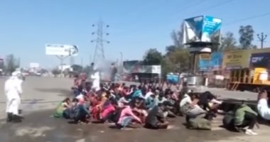 تعرف على أغرب طريقة للتعقيم من كورونا بالهند