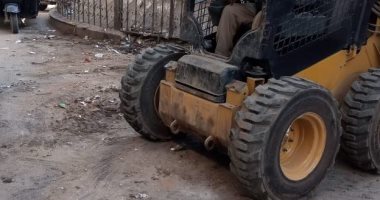 محافظ سوهاج يوجه برفع القمامة ومخلفات الرى بترعة الكسرة بالبلينا 