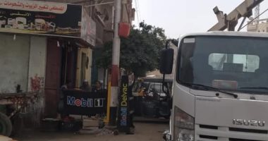 حملة لصيانة كشافات الإنارة بمركز البلينا بسوهاج لرفع كفاءة الشوارع 