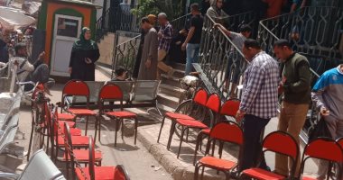 صور.. توفير استراحات للأهالى أمام أحد البنوك فرع أبوحماد لمواجهة كورونا