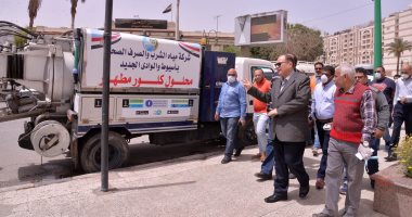 رش وتطهير المدرسة الثانوية الميكانيكية ومحطة السكة الحديد بأسيوط.. صور