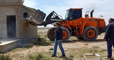 صور .. إزالة تعديات بالبناء علي أراضي الدولة واسترداد 25 فدان بمطروح