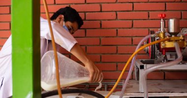 جامعة سوهاج تصمم جهاز لتعقيم الأفراد ضد فيروس كورونا ..صور