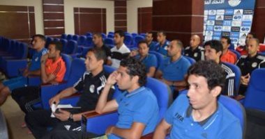 الحكام يشكون خوض مباريات كأس مصر بدون "سماعات"