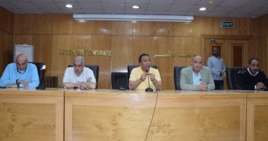 صور.. سكرتير محافظة الأقصر يؤكد على الإهتمام بمستوى النظافة بشوارع المدينة