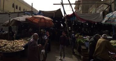 قارئ يشكو الزحام بسوق الأنصارى بحى الأربعين بالسويس