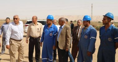 محافظ الوادى الجديد: حفر بئر شرب احتياطى لقرية الداخلة بـتكلفة 3 مليون جنيه
