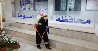 شركة مياه أسيوط تكثف أعمال تطهير وتعقيم المنشآت العامة للوقاية من كورونا