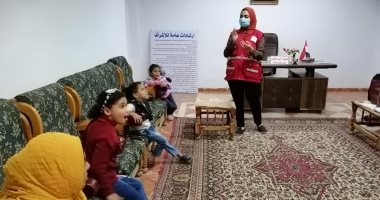صور.. فرع الهلال الأحمر يقدم برنامج "صحة وسلامة" لأطفال دور الإيواء بالأقصر