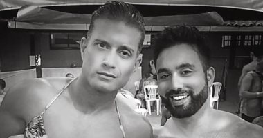 حفيد عمر الشريف "تخصص" إثارة للجدل على السوشيال ميديا بصوره الجريئة