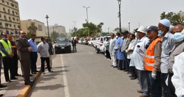 صور.. محافظ أسوان: التركيز على تطهير الأحياء الشعبية والقرى والمناطق النائية