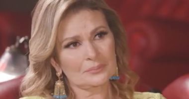يسرا تحكى كيف واجهت شبح الإصابة بالسرطان قبل 20 عاما وتبكى بعد الحديث عن أمها ..فيديو