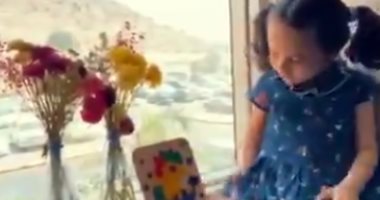 علياء.. أصغر مصابة بـ"كورونا" فى الطائف تواجه الفيروس القاتل بالرسم واللعب