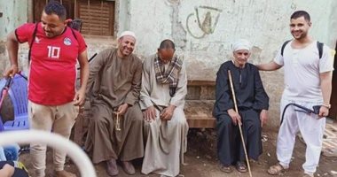 شباب قرية الشورانية بسوهاج يطهرون الشوارع ضد فيروس كورونا
