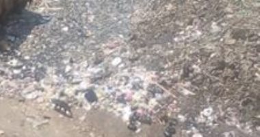  "سيبها علينا".. شكوى من انتشار القمامة بترعة الإخلاص بالطالبية بالجيزة