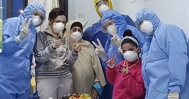 خروج أصغر طفلة مصابة بفيروس كورونا من مستشفى العجمى بعد شفائها