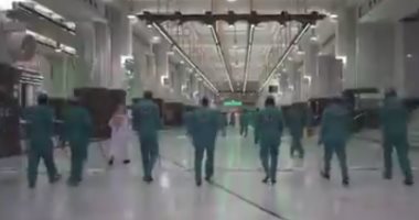 عمليات تعقيم يومية للحرم المكى لمنع تفشى جائحة كورونا.. فيديو