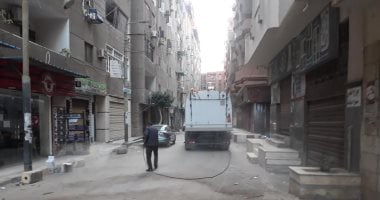 مدينة بنها تطهر الشوارع خلال فترة حظر التجوال.. صور