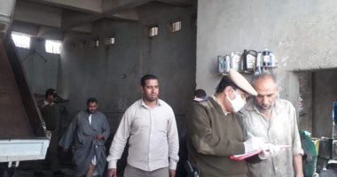 تحرير 15 محضرا مخالفات بيئية بمركز اخميم بسوهاج وتعقيم المدارس 