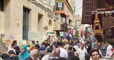 خوفا من انتقال كورونا.. قارىء يشكو من الزحام الشديد بحى الموسكى