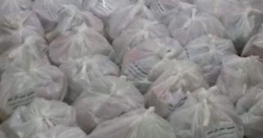 فيها حاجة حلوة .. شباب قرية التوفيقية بالمنيا يتطوعون لتوزيع شنط مساعدات