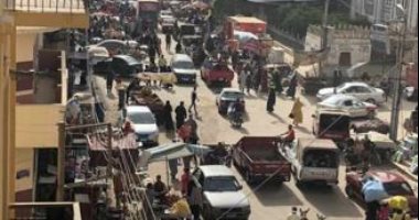 قارئ يشارك صورة زحام وتكدس بشوارع ملوى فى محافظة المنيا