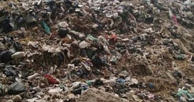 أهالى الشرقية يشتكون من تراكم القمامة بعزبة أبو خليل.. ويطالبون برفعها