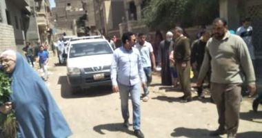 فض تجمعات الأسواق بسمالوط ورفع 110 أطنان قمامة فى أبو قرقاص بالمنيا.. صور