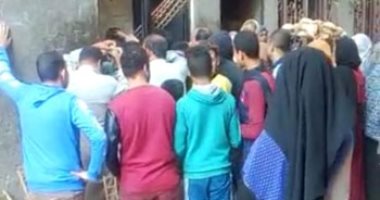 خوفا من كورونا.. شكوى من زحام أمام مخبز العيش بقرية كفر قورص بالمنوفية