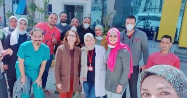 خروج سائحة سويدية من مستشفى العزل بالإسكندرية بعد تعافيها من كورونا.. صور