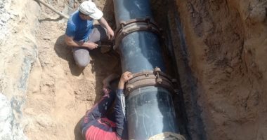 هبوط أرضى شرق الاسكندرية يؤدى إلى إتلاف خطوط الطرد للصرف الصحى.. صور