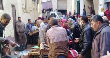 صور.. فض 30 سوقا بقرى ومدن الشرقية للوقاية من فيروس كورونا