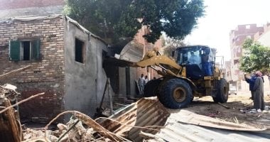 محافظ المنيا يتابع جهود الوحدات المحلية في إزالة التعديات بعدد من المراكز