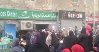 خوفا من كورونا.. شكوى من زحام شديد أمام مكتب بريد بالمنيب