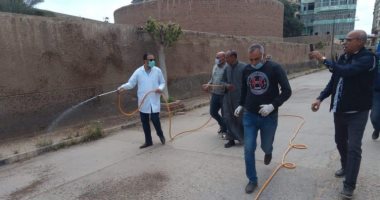 نائب بالبرلمان بالمحلة يعقم مصانع المدينة "بنفسه" لتجنب انتشار كورونا