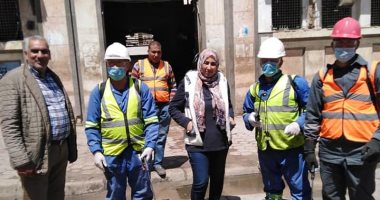 صور.. للوقاية من كورورنا .. تطهير حلقة السمك بمنطقة بحرى فى الإسكندرية
