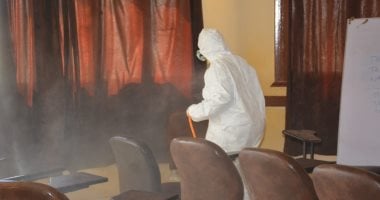 صور.. جامعة الأقصر تبدأ المرحلة الثانية لعملية تعقيم المباني للوقاية من كورونا