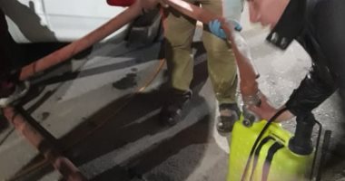 صور.. تطهير عزبة البرج بالجيزة بالجهود الذاتية للوقاية من فيروس كورونا