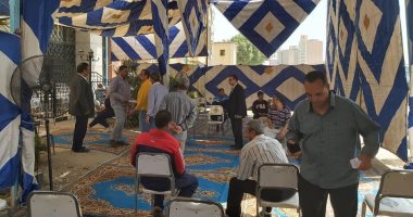 صور.. تنظيم صرف منحة العمالة غير المنتظمة أمام البنك الزراعى فى بنى سويف