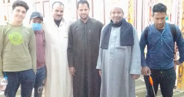شباب شلشلمون يعقمون شوارع القرية ويوزعون شنطة الخير على غير القادرين