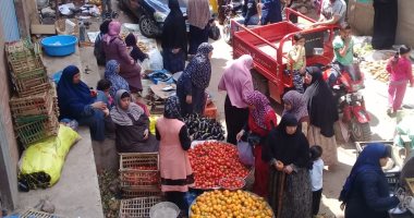 اضبط مخالفة.. زحام بسوق اخناواى العشوائى ينذر بكارثة فى طنطا