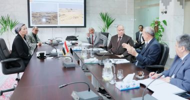 محافظ القليوبية يشارك فى اجتماع مع وزيرة البيئة لمناقشة وضع مدفن العبور
