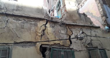 قارئ يحذر من عقار آيل للسقوط بمنطقة المنشية محافظة الاسكندرية 